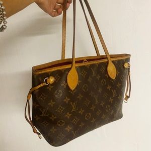Louis Vuitton Monogram Neverfull tote bag!